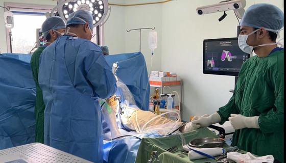 Navigated joint surgery with the planning screen live in theatre